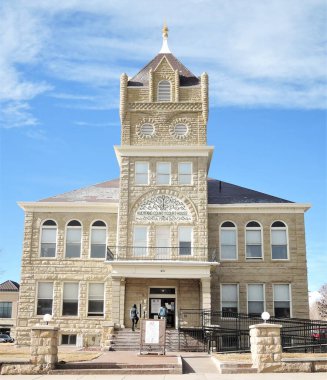 Huerfano İlçesi 'ndeki Walsenburg, Colorado' da bulunan bu tarihi mahkeme binası, 1896 'dan beri orada bulunan Standalone hapishanesiyle 1904' ten beri ayakta duruyor.. 
