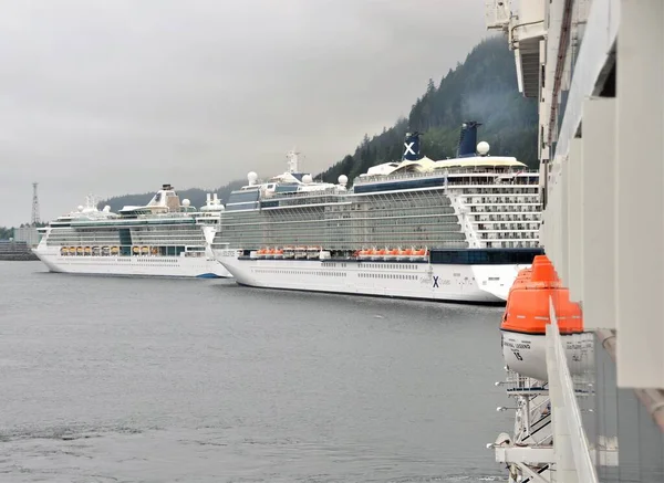 Navires Croisière Ligne Sur Quai Alaska — Photo