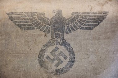 Nazi Kartalı Gamalı Haçı 2. Dünya Savaşı sırasında Nazi Almanyası 'nın bir sembolü ve bayrağıydı.. 