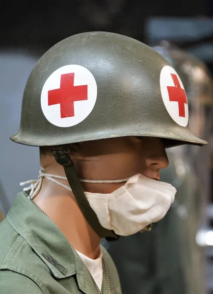 Army Medic Schaufensterpuppe Trägt Eine Maske Für Das Training — Stockfoto
