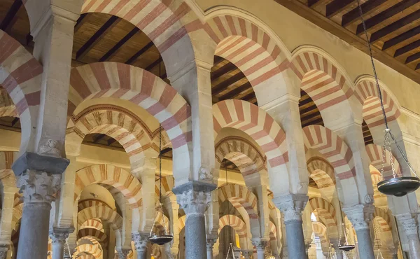 Dentro de la Mezquita Catedral de Córdoba, España — Foto de Stock