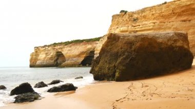 Lagoa mağaralar ve sahilleri ve plajları sayısı, Algarve, Portekiz (4k)