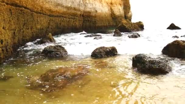 拉各斯的洞穴和海岸和海滩景色，阿尔加维，葡萄牙 (4 k) — 图库视频影像