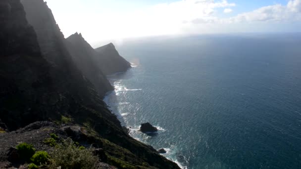 Vista delle scogliere verso il mare — Video Stock