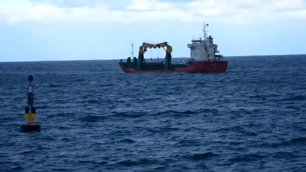 Reboque no meio do mar — Vídeo de Stock