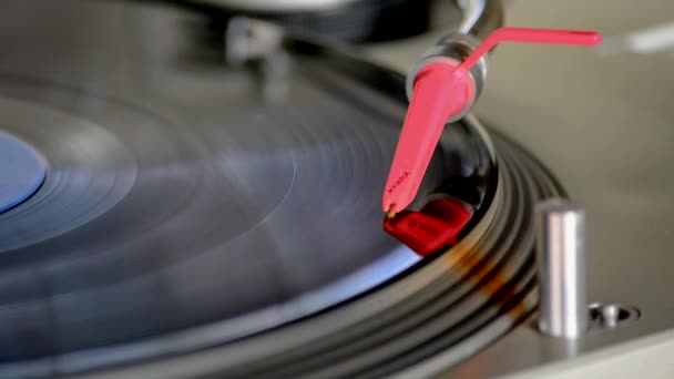 Playing a vinyl record player — Stock Video