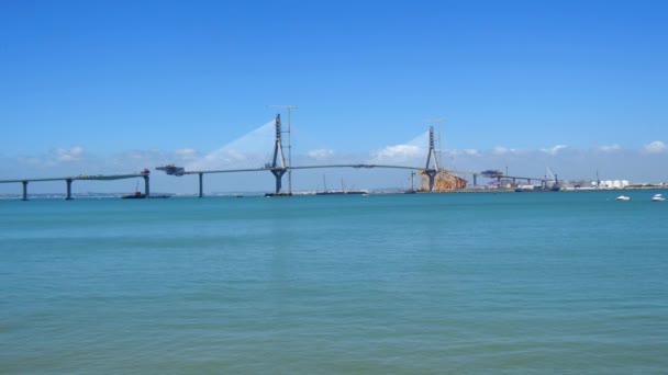 Κατασκευή της γέφυρας στο ο κόλπος του Cadiz, Ισπανία (4k) — Αρχείο Βίντεο