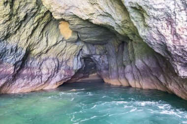 Benagil plaj mağaralar, Algarve, Portekiz