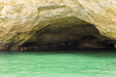 Benagil plaj mağaralar, Algarve, Portekiz