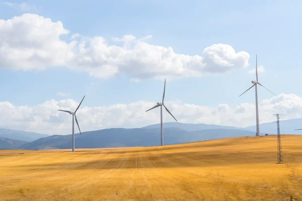 Větrné elektrárny pro výrobu obnovitelné elektrické energie — Stock fotografie