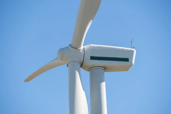 Windmühlen zur Stromerzeugung, Ökostrom, Windenergie — Stockfoto