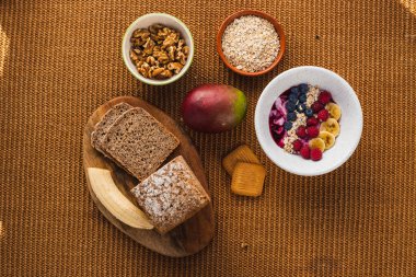 Vejetaryen ve vejetaryen tam kahvaltı 