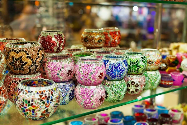 Sokakta güzel renkli fenerler