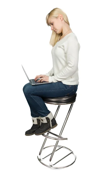 Yüksek sandalye oturma iş kadını ve inşaat üstünde laptop