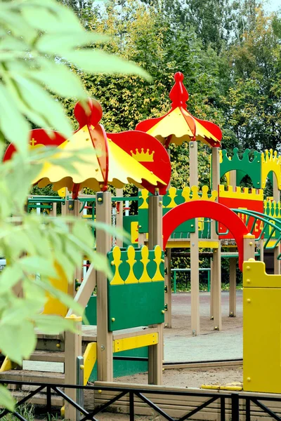 Stadt Leer Spielplatz Einem Sommerpark Mit Einem Hellen Muster Von — Stockfoto