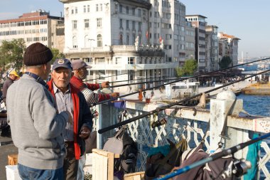 Galata köprüsünde balıkçılar