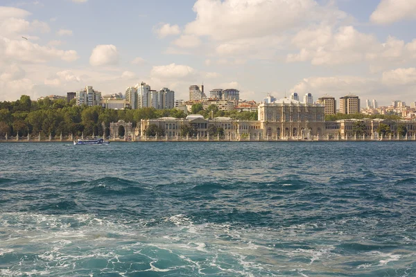 Walking along the Bosphorus — Stock Photo, Image