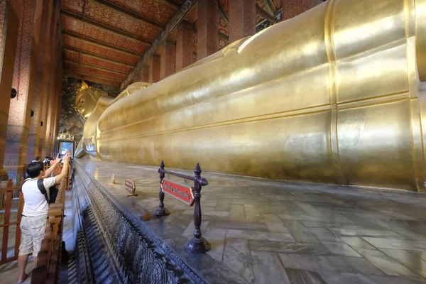 Asya 'daki ünlü tapınağın altın Buda' sı. Wat Pho, Bangkok, Tayland