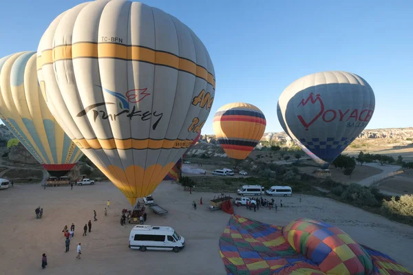 Sıcak hava balonu kapadokya üzerine indikten sonra Türkiye