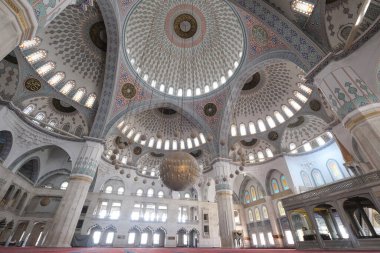 Kocatepe Camii, Ankara 'nın en büyük camii. 1967-1987 yılları arasında Kizlay, Ankara, Türkiye 'deki Kocatepe semtinde inşa edilmiştir.