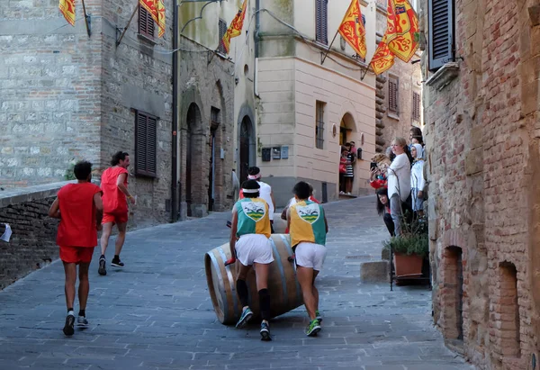 The Bravio delle Botti, Montepulciano,トスカーナ州,イタリア ロイヤリティフリーのストック画像