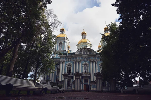 Die Seekathedrale Nikolaus Petersburg Hintergrund Des Himmels Mit Wolken Umgeben — Stockfoto