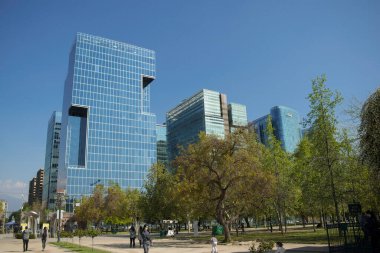 Nueva Las Condes olarak bilinen finans bölgesinde ofis binaları