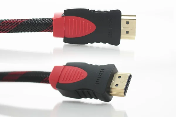 Câble HDMI isolé sur fond blanc — Photo