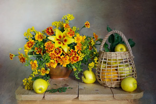 Still Life Apples Yellow Flowers — Stock Photo, Image