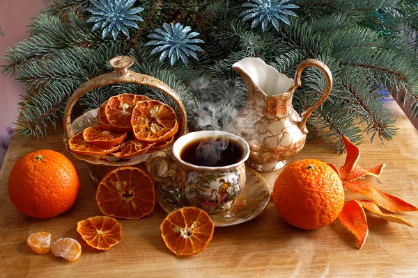 Uma Xícara Café Quente Tangerinas Fundo Natal — Fotografia de Stock