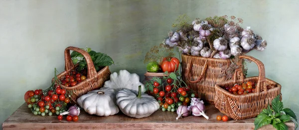 Balkabakları, elmalar, mısırlar, domatesler, biberler ile sonbahar sakin bir hayat..