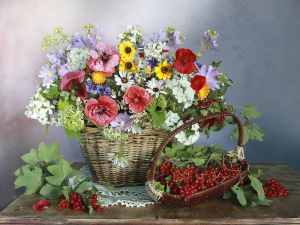 Bodegón Con Amapolas Rosadas Sobre Fondo Multicolor Flores Jardín Ramo — Foto de Stock