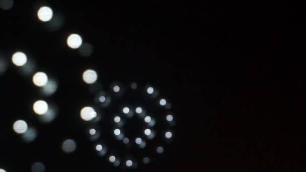 Projecteurs clignotants, mouvement lisse de la lumière 