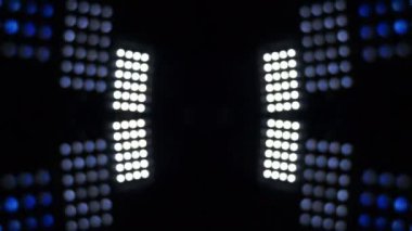 Projektörler, düzgün hareket ışık yanıp sönen