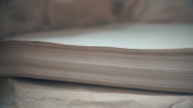 kağıt yığınını