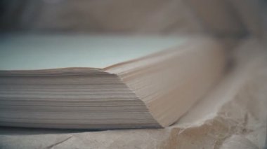 kağıt yığınını