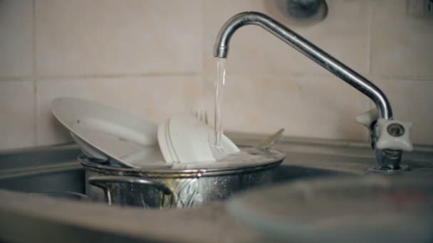 食器洗い。不適切な取扱い — ストック動画