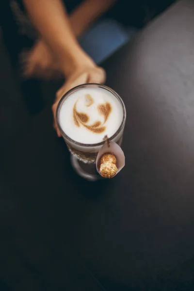 Cappucino ya da sütlü kahve.