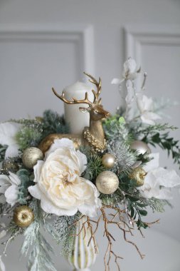 Masada ya da ellerde kristal kütle biçiminde dekorasyonlar