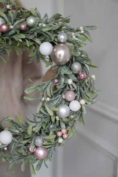 Masada ya da ellerde kristal kütle biçiminde dekorasyonlar