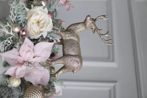 Masada ya da ellerde kristal kütle biçiminde dekorasyonlar