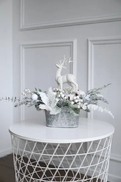 Masada ya da ellerde kristal kütle biçiminde dekorasyonlar