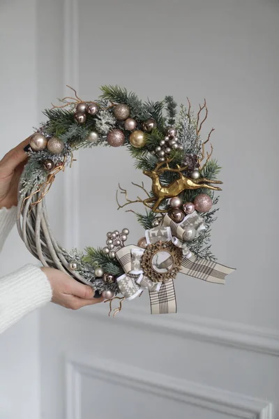 Décorations Sur Table Les Mains Dans Style Cristmass — Photo