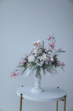 Yeni yıl dekorunda kristal mum