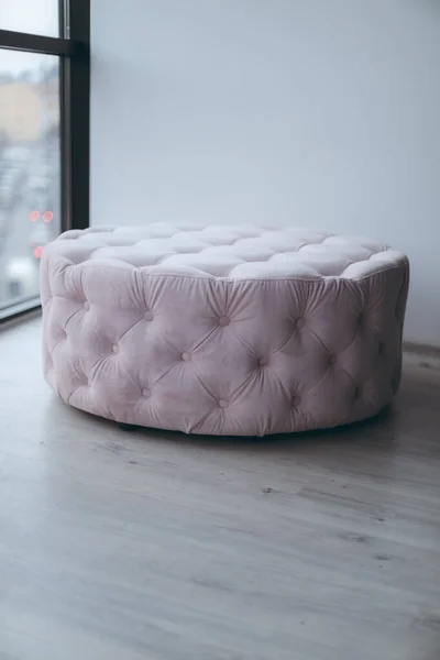 Oda dekorasyonundaki kanepe