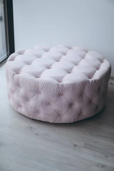 Oda dekorasyonundaki kanepe