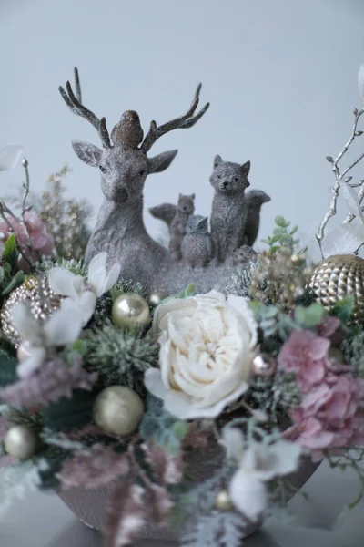 Kış çiçekli kristal geyik