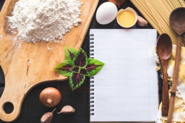 İtalyan spagetti ile boş tarif kitabı