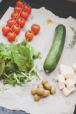 Taze yeşil vegan salata tarifi