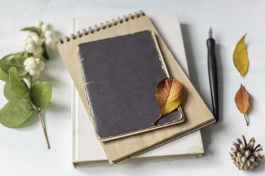 Kimlik ve zanaat mockup retro filtre efekti ile